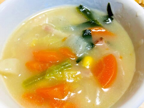ベーコンと彩り野菜のスープ
